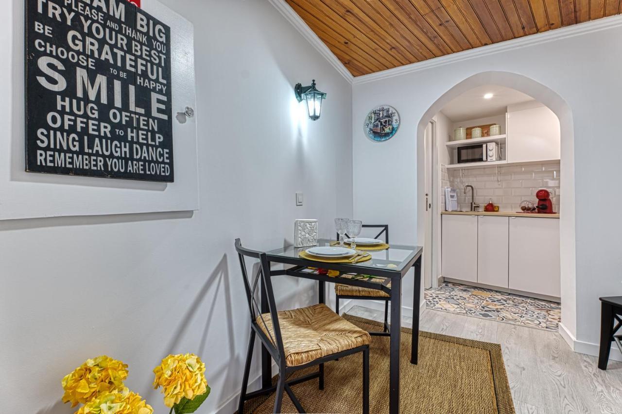 Alfama Rose Apartment Lisbona Esterno foto